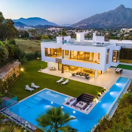 Appartamento Newly Built 6 Bdrm Luxury In Nueva Andalucia