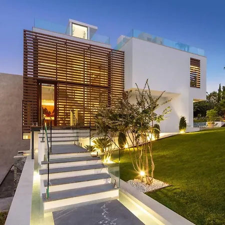 Newly Built 6 Bdrm Luxury In Nueva Andalucia *
