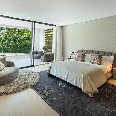 Newly Built 6 Bdrm Luxury In Nueva Andalucia Appartamento *