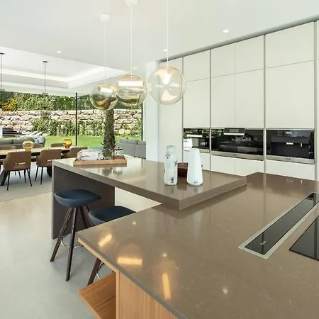 Apartment Newly Built 6 Bdrm Luxury In Nueva Andalucia *