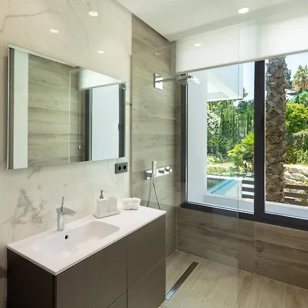 Newly Built 6 Bdrm Luxury In Nueva Andalucia Apartment Marbella