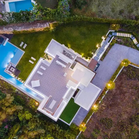 Newly Built 6 Bdrm Luxury In Nueva Andalucia Apartment *